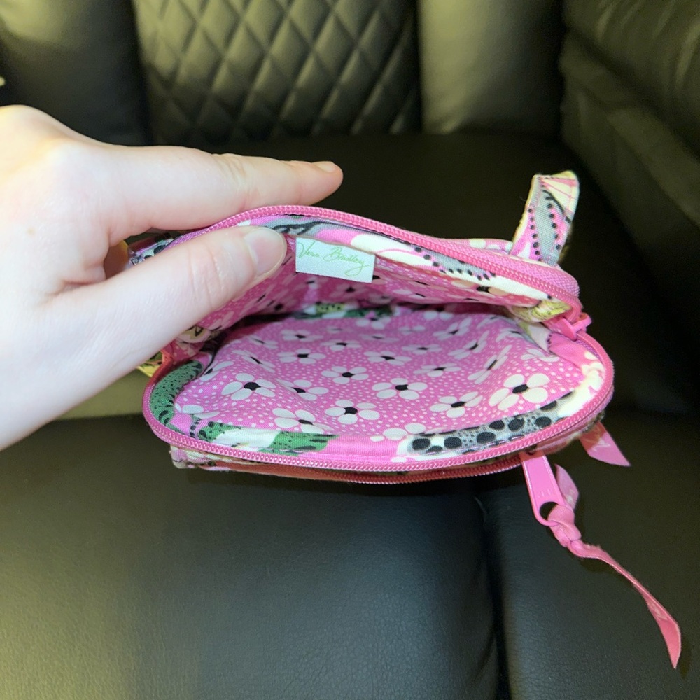 💚 Vera Bradley Crossbody 🩷 - Picture 3 of 4